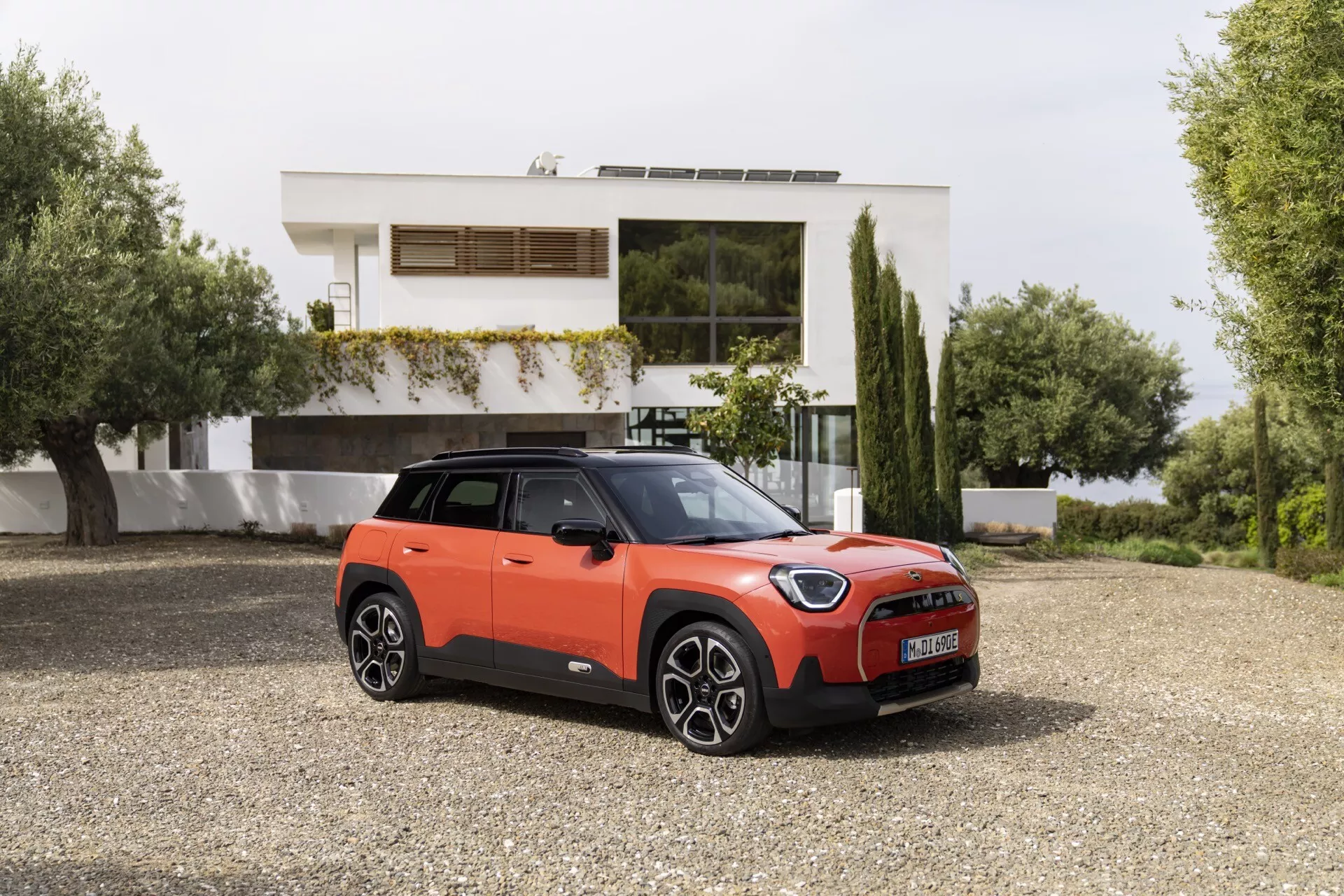 2024 Mini Aceman (J05) showcasing its sleek design and advanced features