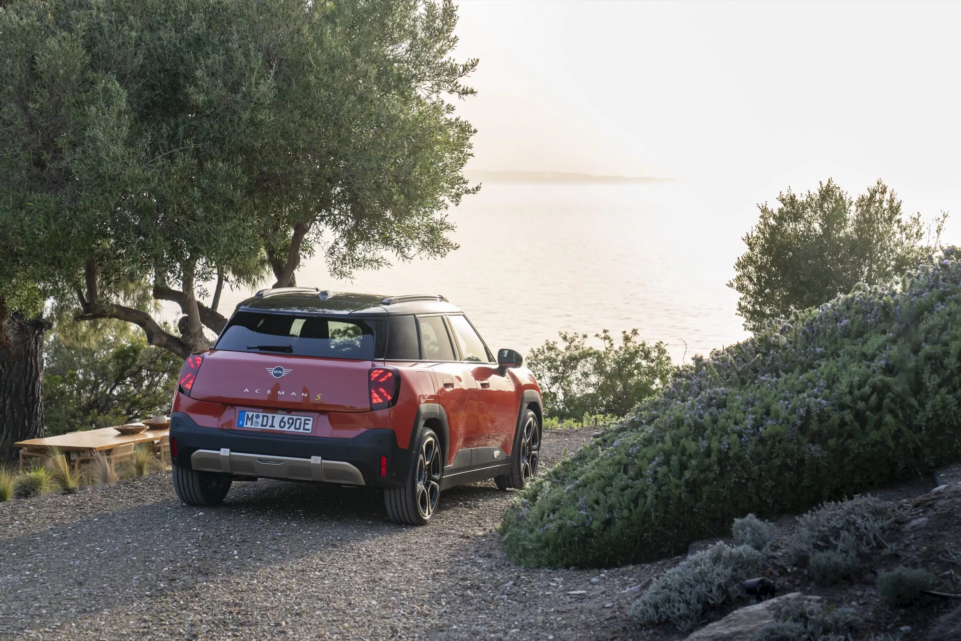 2024 Mini Aceman (J05) presenting an elegant design with vibrant colors, innovative technology features, and eco-friendly electric powertrain