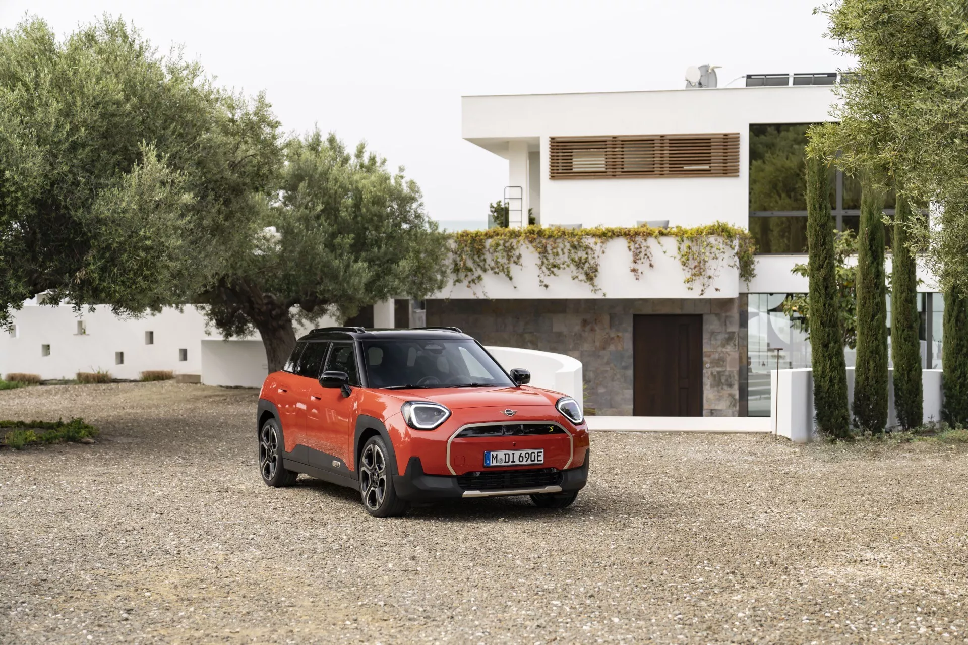 2024 Mini Aceman (J05) showcasing its sleek design and futuristic features