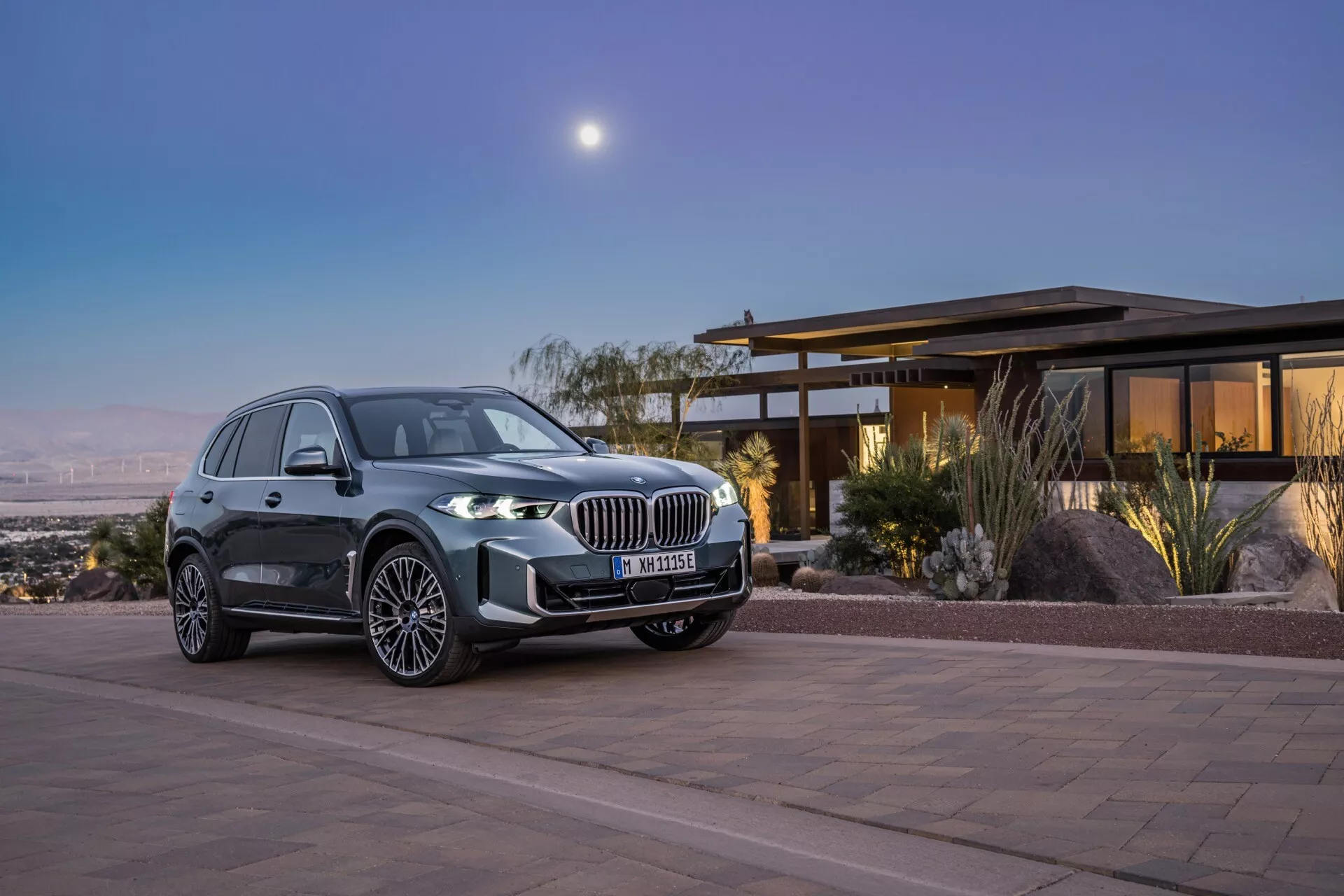 2023 BMW X5 (G05-F95-Facelift) showcasing its sleek design and modern features
