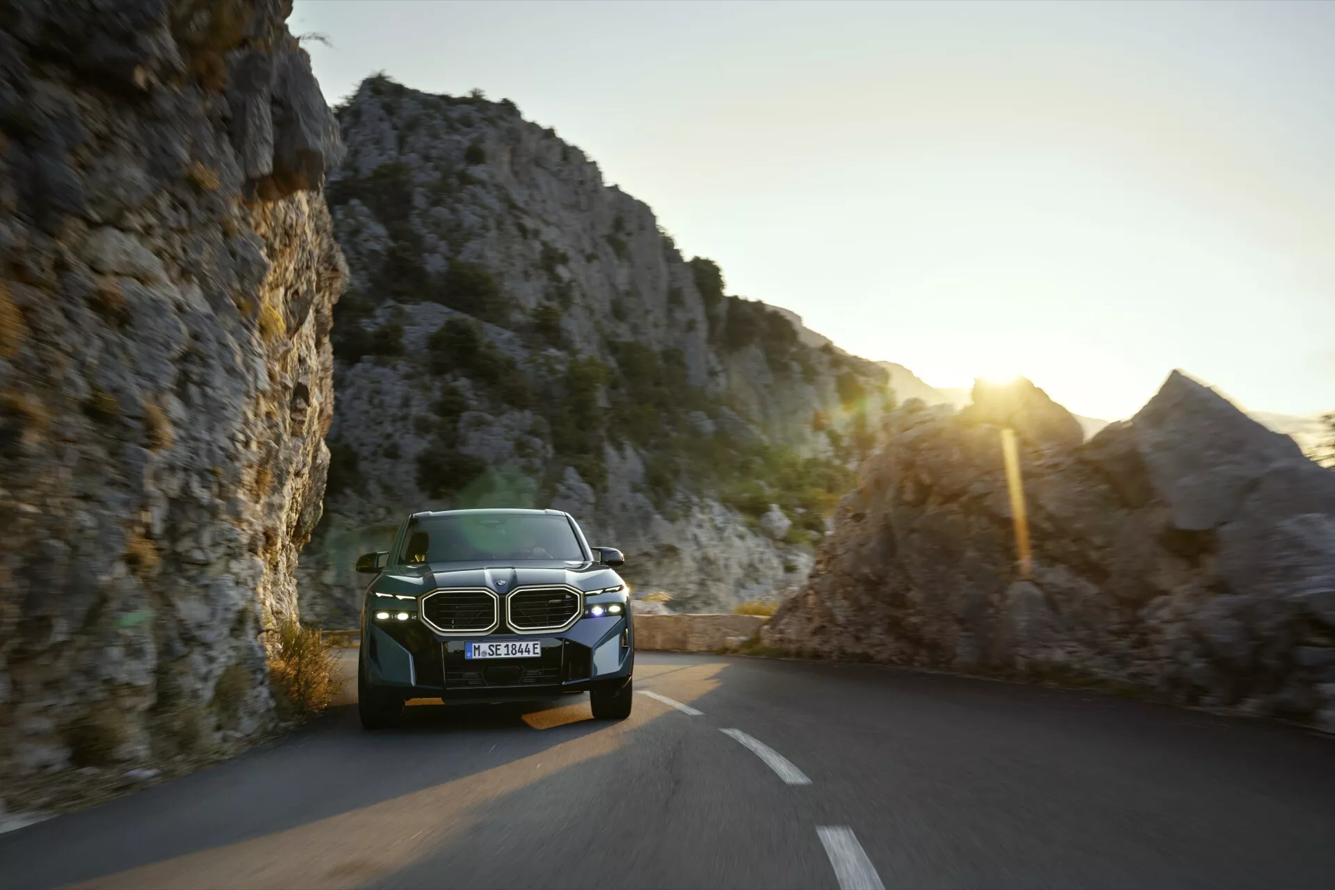 2023 BMW XM (G09) showcasing its sleek design, innovative hybrid technology, and luxurious interior