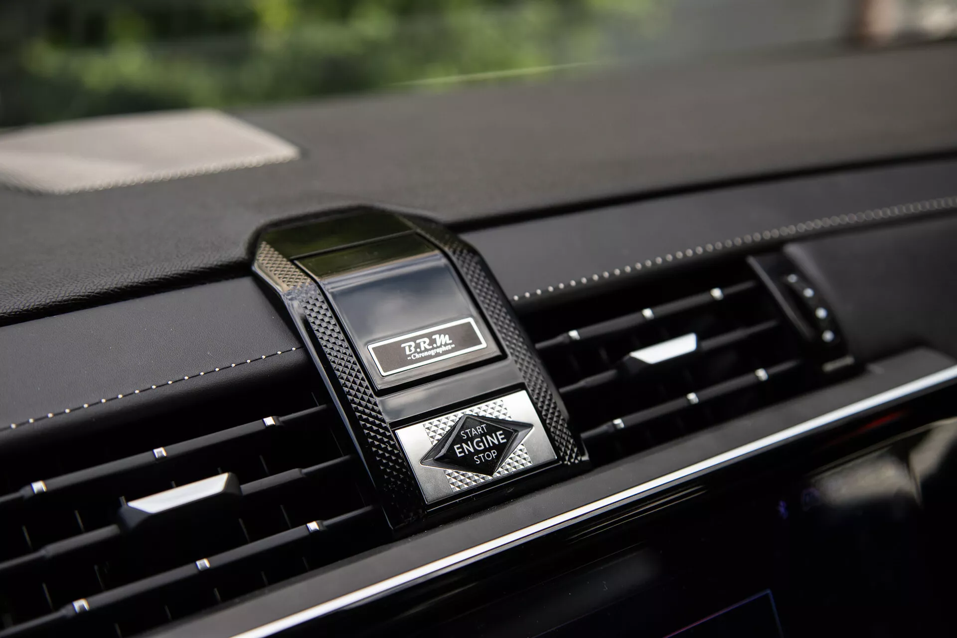 Close-up of DS Automobiles DS-7 2022 center dashboard featuring luxury analog clock and air vents, highlighting premium materials and modern design