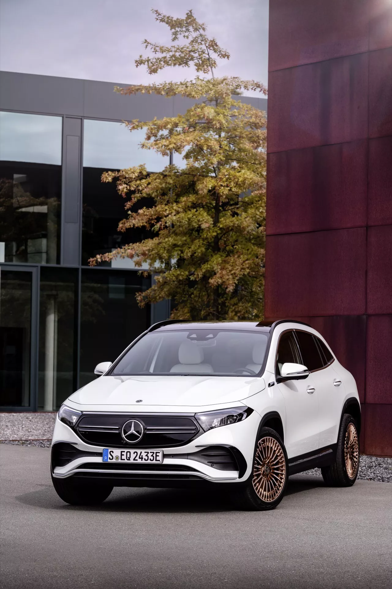 2021 white Mercedes-Benz EQA SUV parked in an urban environment showing front grille, LED headlights, sporty bumper, and multi-spoke alloy wheels from a low front three-quarter angle, highlighting advanced design and electric drivetrain features.