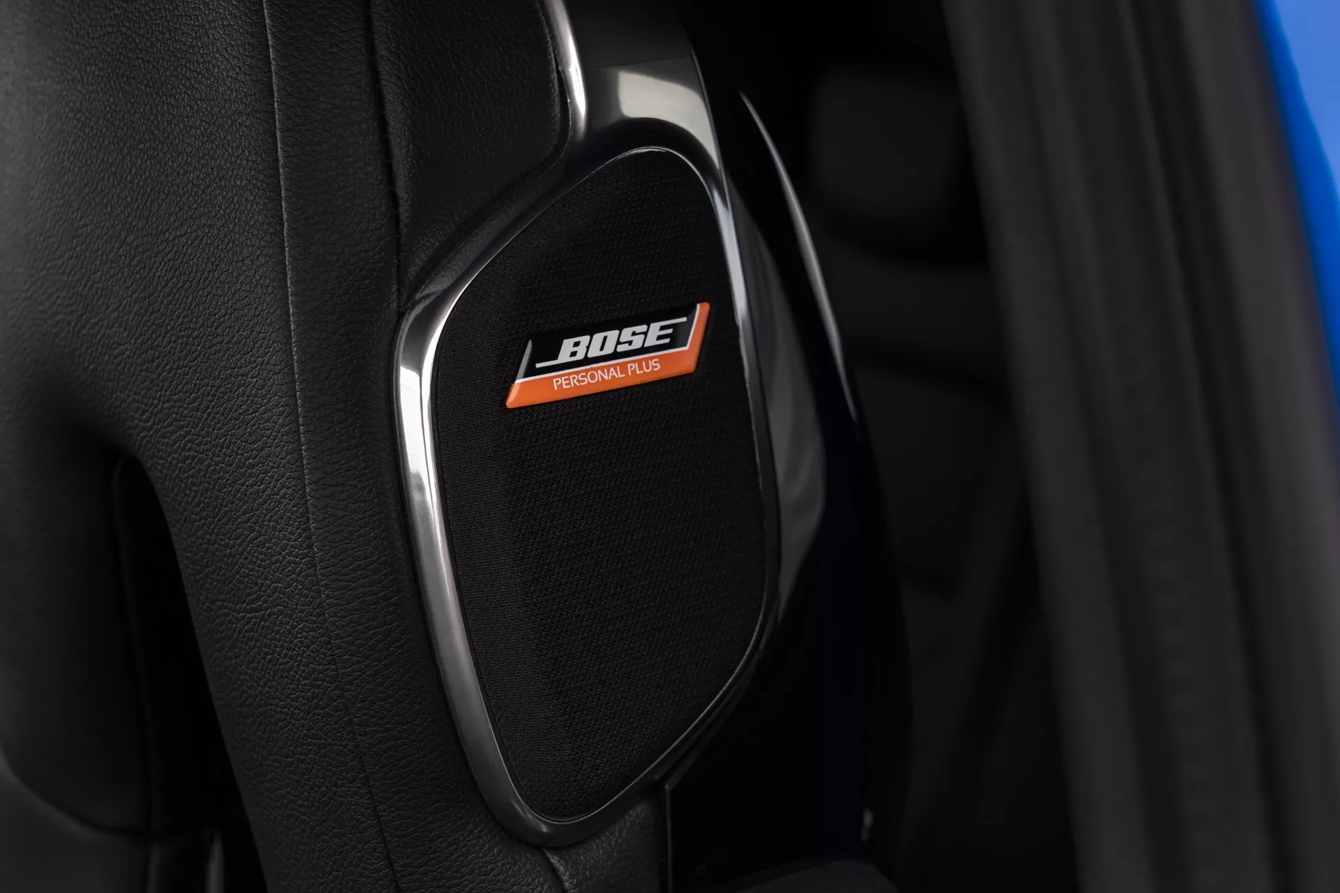 Close-up view of a premium BOSE brand logo speaker cover in a Nissan Juke 2019 (F16), highlighting the vehicle's high-quality audio system technology within a luxury car interior.