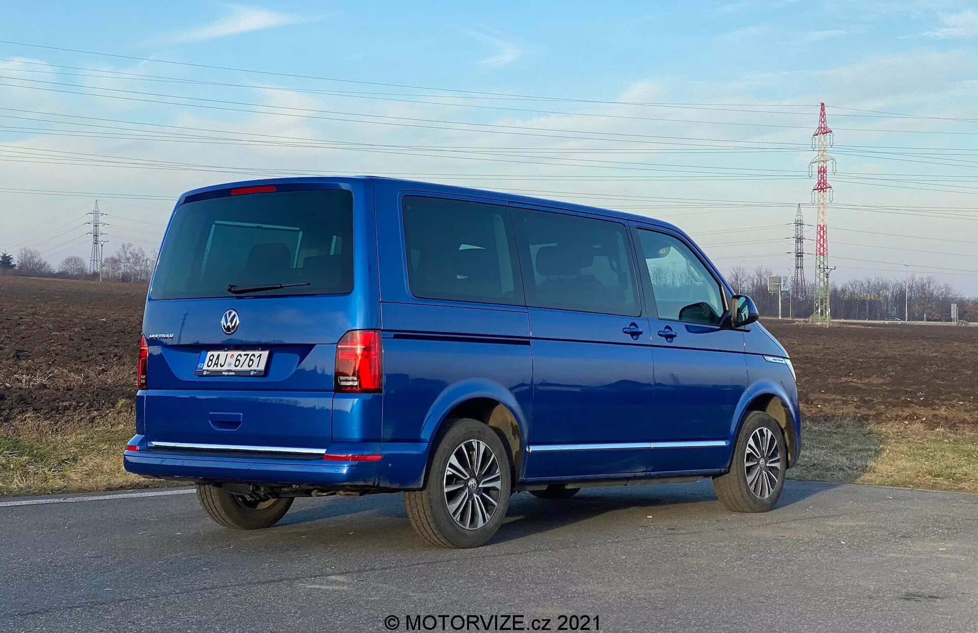 Volkswagen Nutzfahrzeuge Transporter 2019 (T6.1 Multivan) showcasing advanced design, sleek exterior, spacious interior and modern features